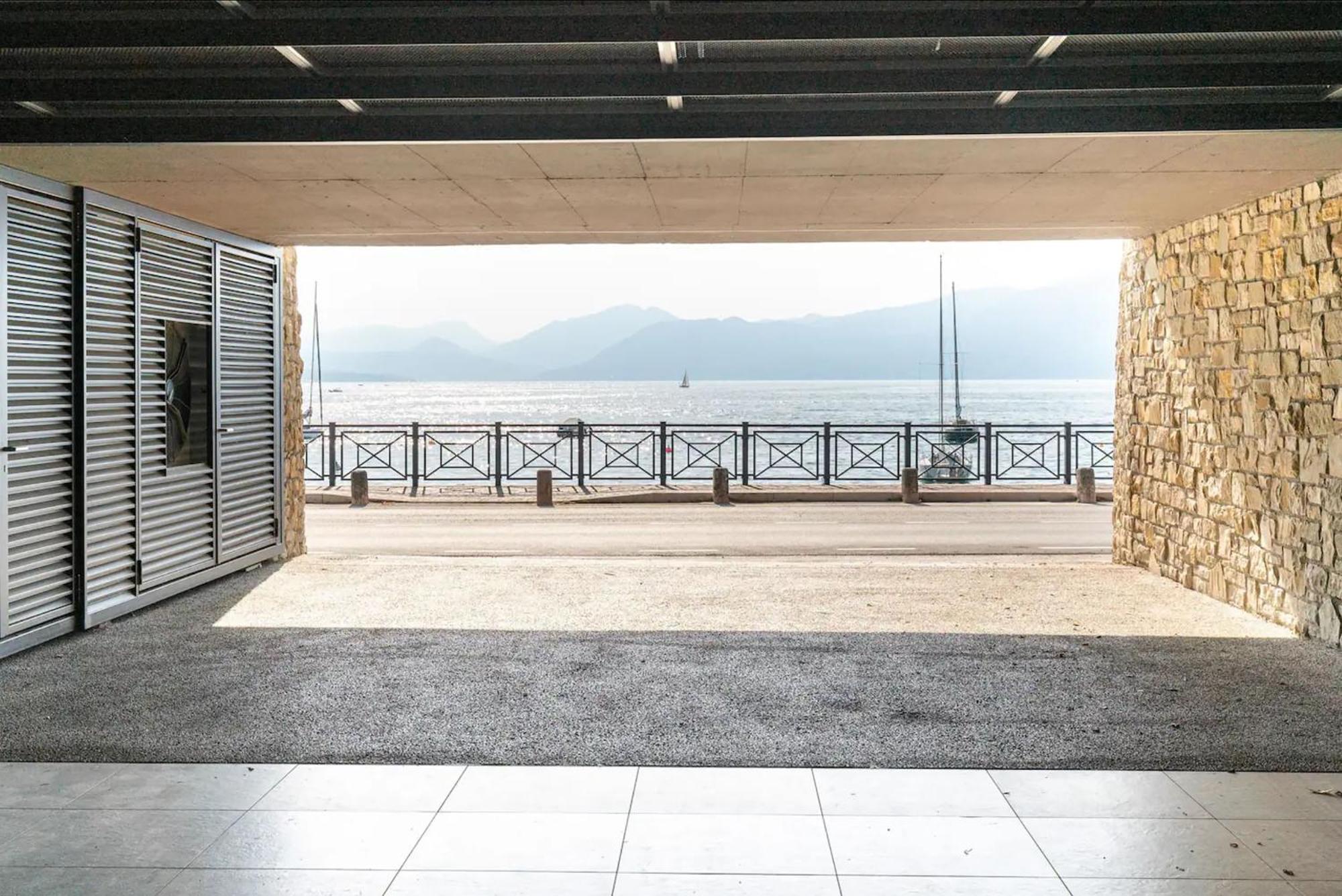 Salvatorehomes - Luxurious Dreamview Waterfront Apartment In Torri Del Benaco With Pool - Casa Azura - A 5 Star Luxury Collection At Lake Garda Exterior foto