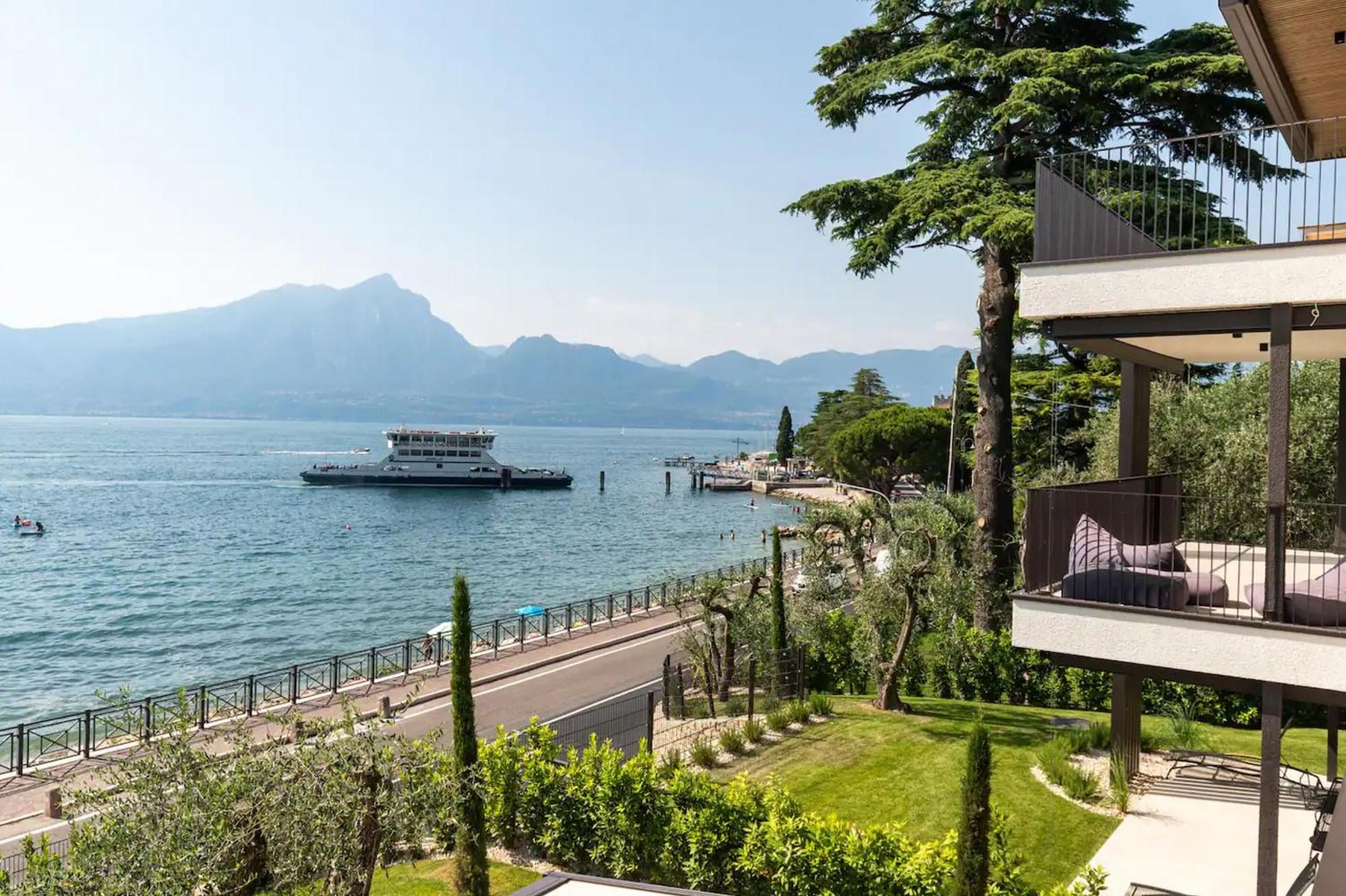 Salvatorehomes - Luxurious Dreamview Waterfront Apartment In Torri Del Benaco With Pool - Casa Azura - A 5 Star Luxury Collection At Lake Garda Exterior foto