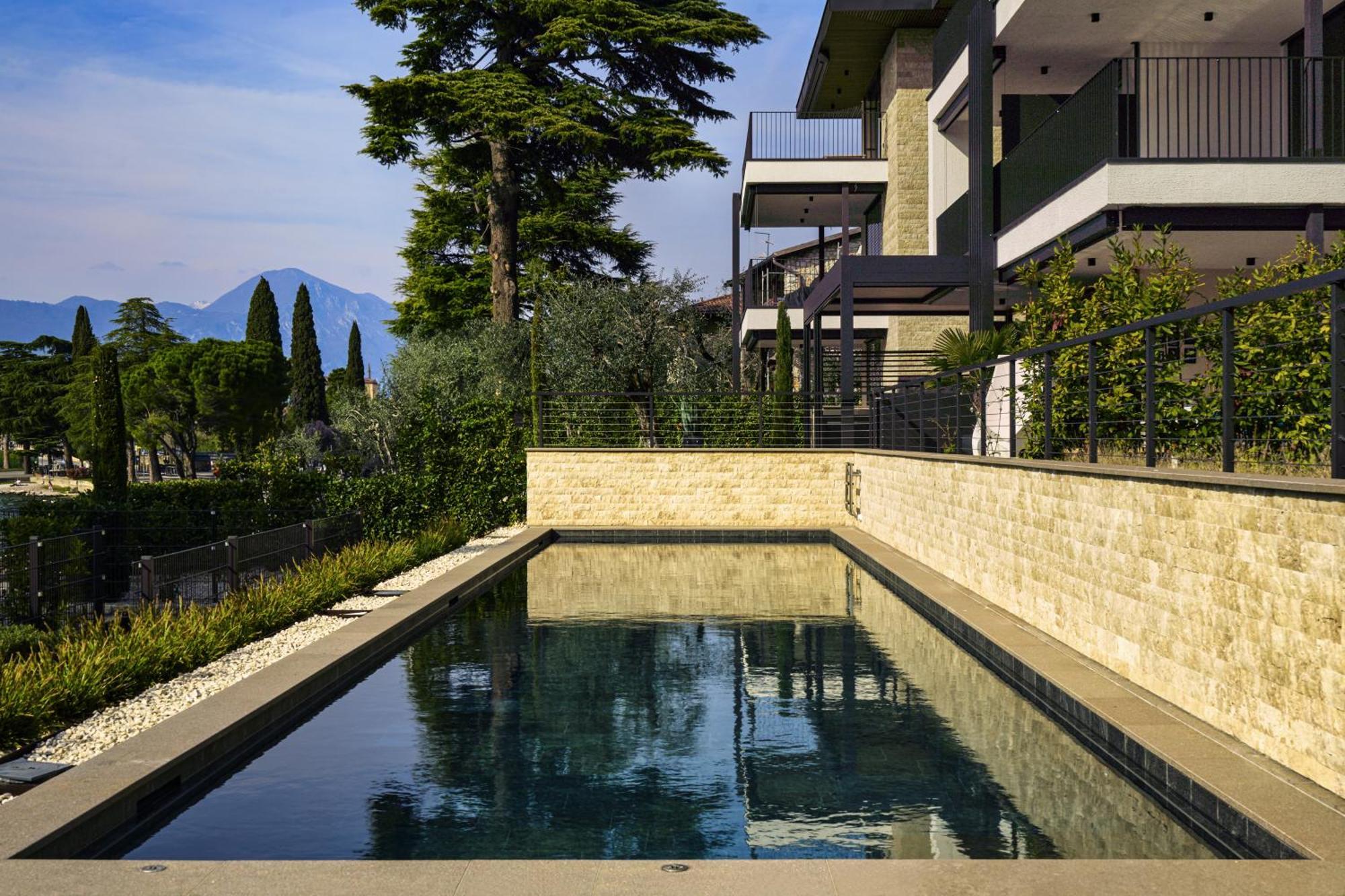 Salvatorehomes - Luxurious Dreamview Waterfront Apartment In Torri Del Benaco With Pool - Casa Azura - A 5 Star Luxury Collection At Lake Garda Exterior foto