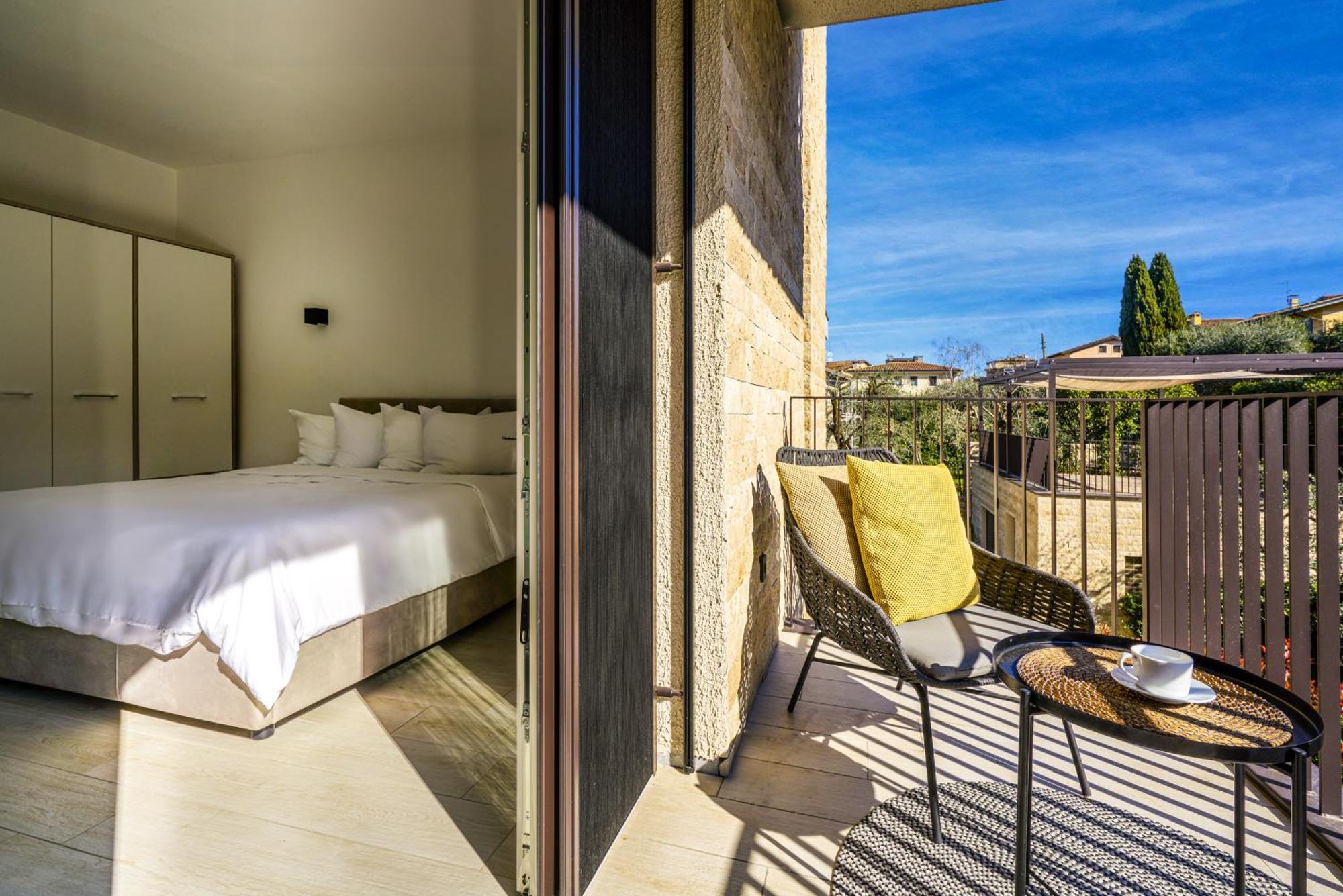 Salvatorehomes - Luxurious Dreamview Waterfront Apartment In Torri Del Benaco With Pool - Casa Azura - A 5 Star Luxury Collection At Lake Garda Exterior foto