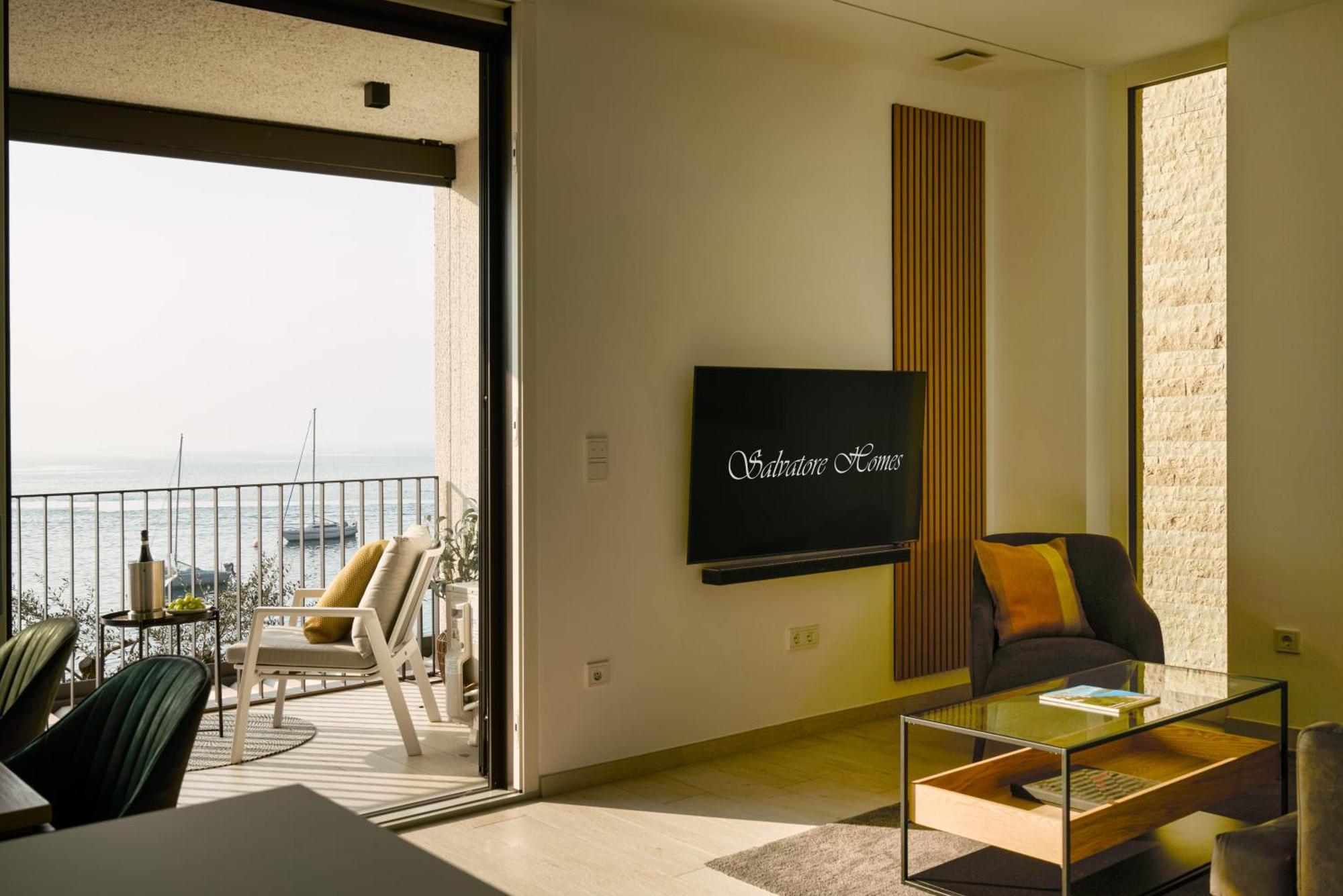 Salvatorehomes - Luxurious Dreamview Waterfront Apartment In Torri Del Benaco With Pool - Casa Azura - A 5 Star Luxury Collection At Lake Garda Exterior foto