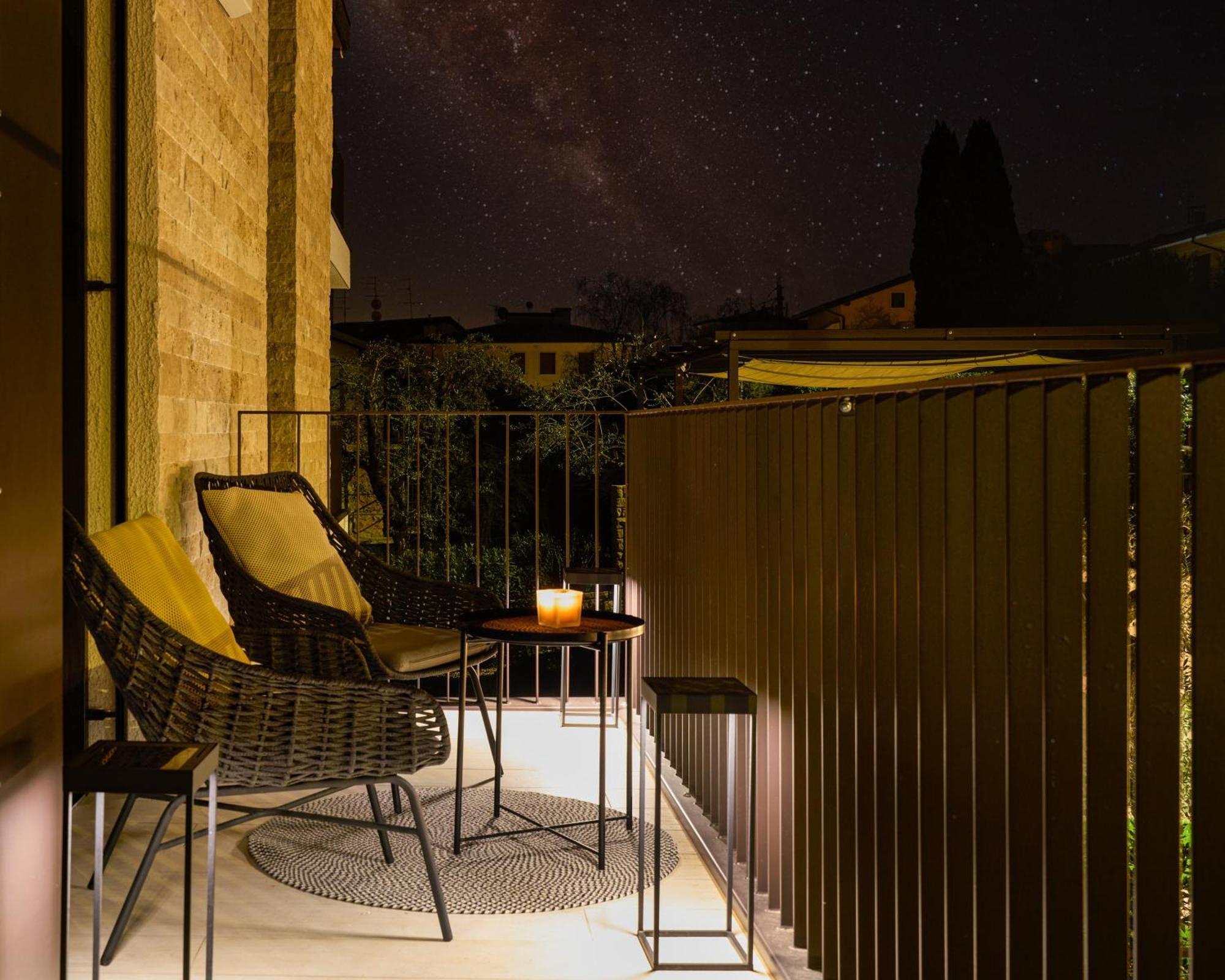 Salvatorehomes - Luxurious Dreamview Waterfront Apartment In Torri Del Benaco With Pool - Casa Azura - A 5 Star Luxury Collection At Lake Garda Exterior foto